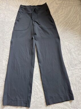 Lululemon Stretch High-Rise Wide-Leg Pants 
(Old version) size 6